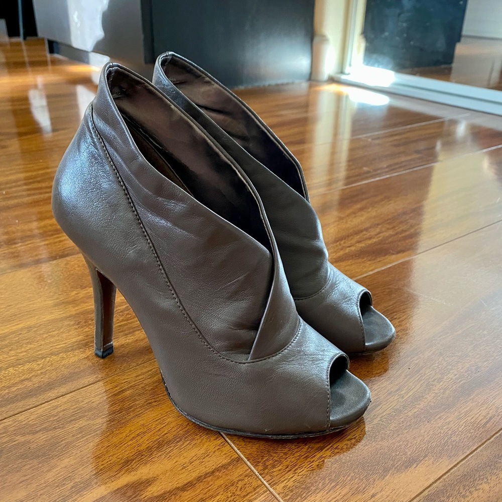 Isola Booties peep toe taupe 6
